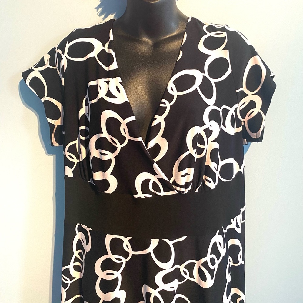 Addition Elle Dress - Picture 2 of 6
